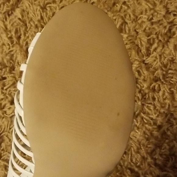 High Heels - Picture 4 of 4